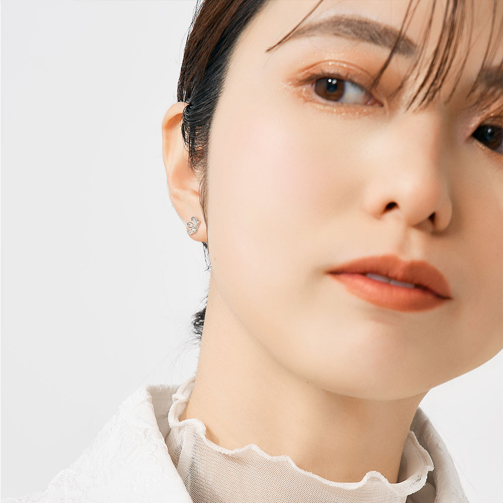 ピアス K10 ホワイトゴールド ダイヤモンド 計0.02ct 花 五枚花 シンプル 可愛い プレゼント 自分用 L&Co.（エルアンドコー）の画像