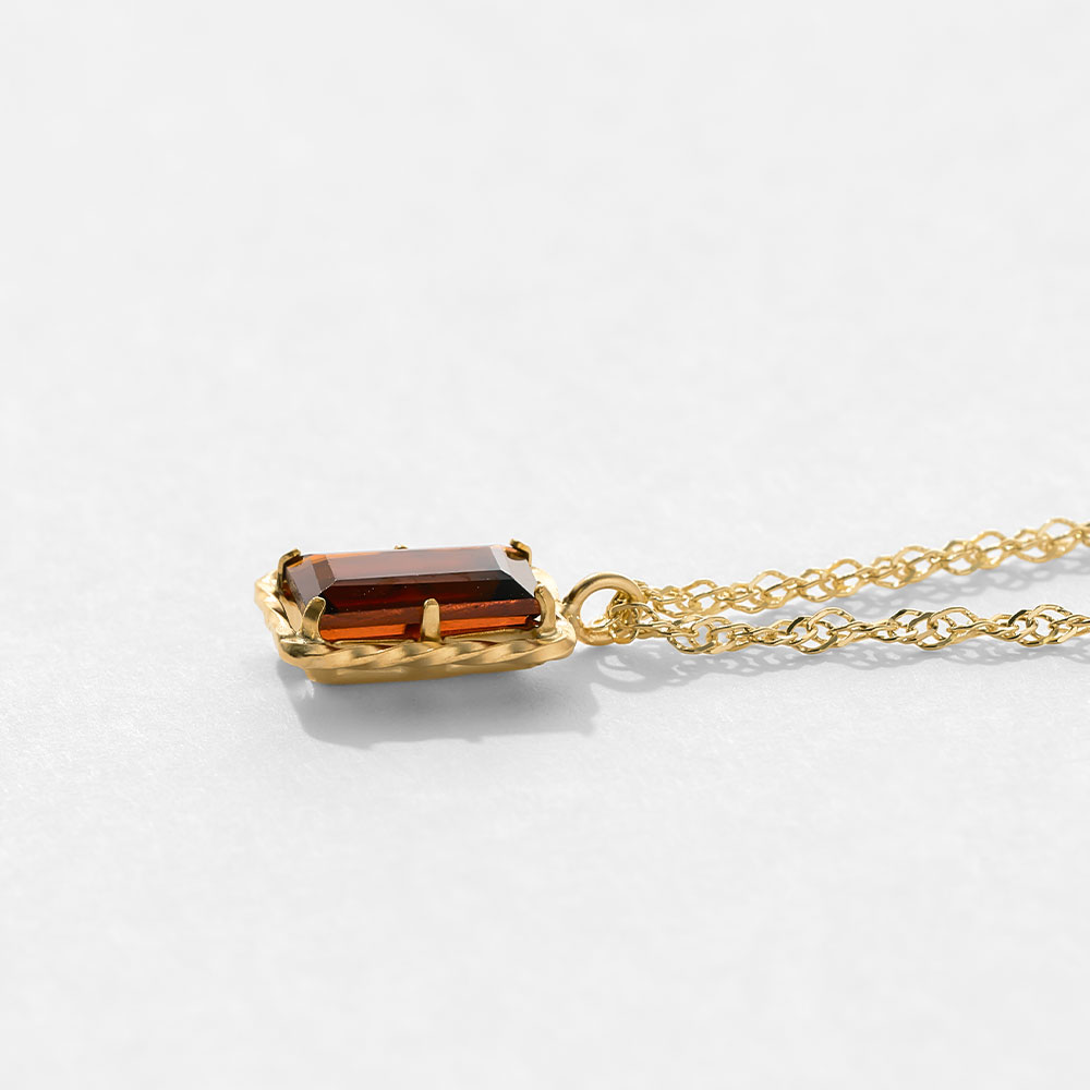 ネックレス K10 イエローゴールド ガーネット 四角 宝石 小さめ オフィスカジュアル 赤 レッド 色石 L&Co.（エルアンドコー）の画像