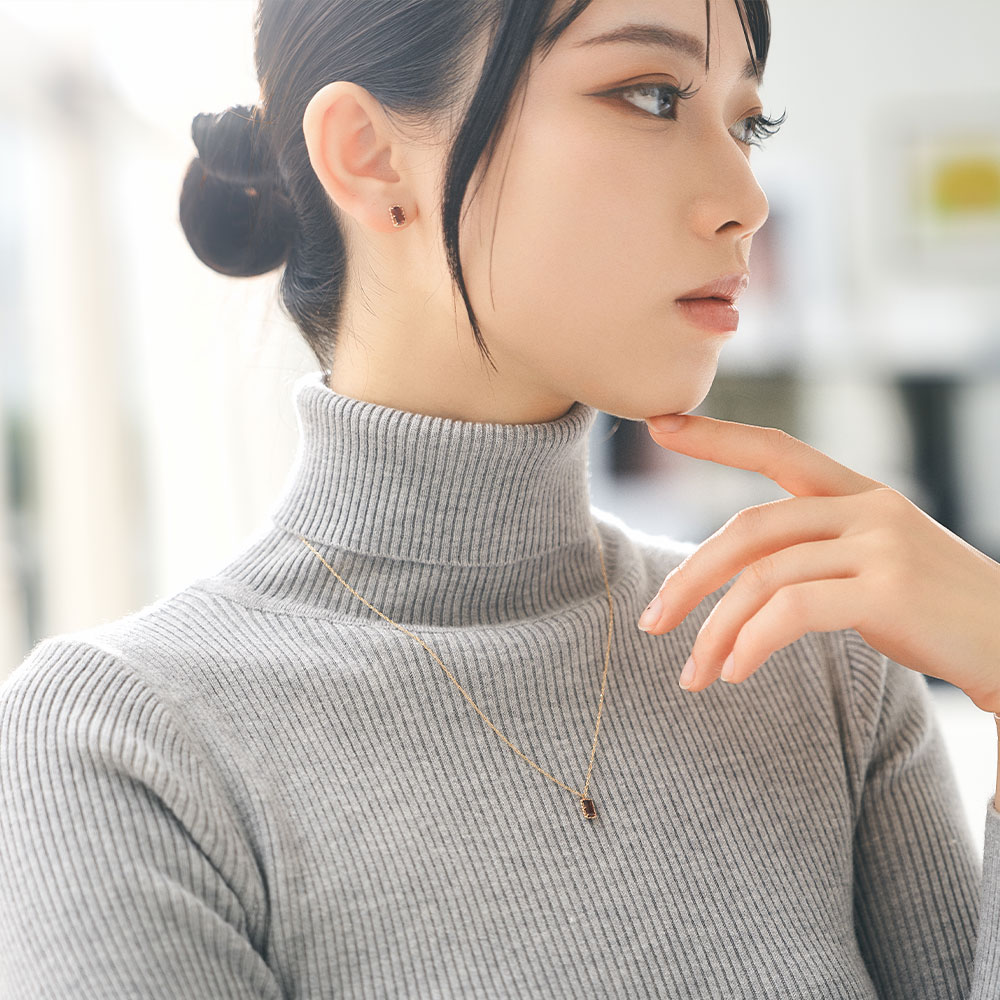 ネックレス K10 イエローゴールド ガーネット 四角 宝石 小さめ オフィスカジュアル 赤 レッド 色石 L&Co.（エルアンドコー）の画像