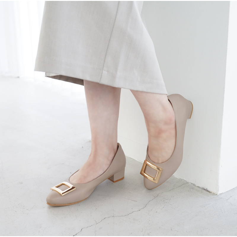 ALETTA（アレッタ） パンプス アーモンドトゥ 3cmヒール バックル