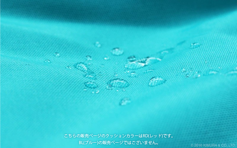 付属のクッションはふんわり柔らかな座り心地。撥水性もあり屋外でも使用できるハンギングチェアです。