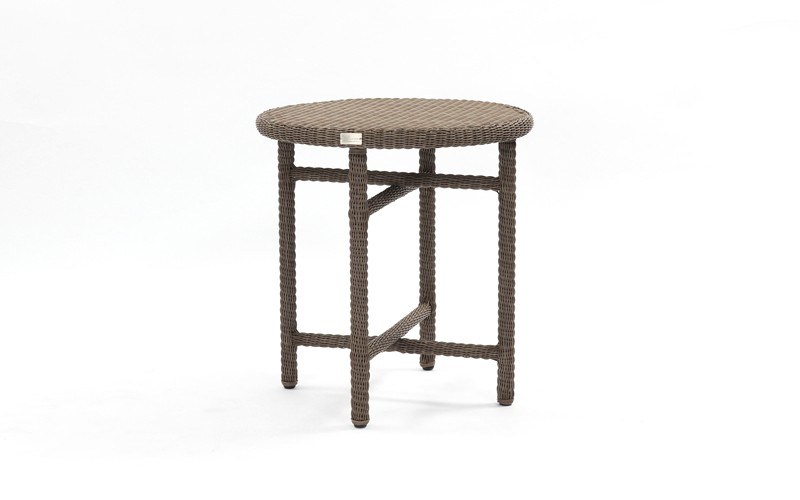 ラタン、籐家具の様な椅子。サイドテーブル。グレー灰色ねずみ色