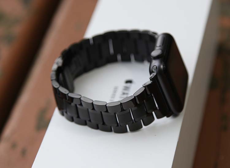 Apple Watch - アップルウォッチ4   44ミリ  値下げ中！！ Apple Watch】40mmと44mmサイズ比較！女性はどちらが使いやすい