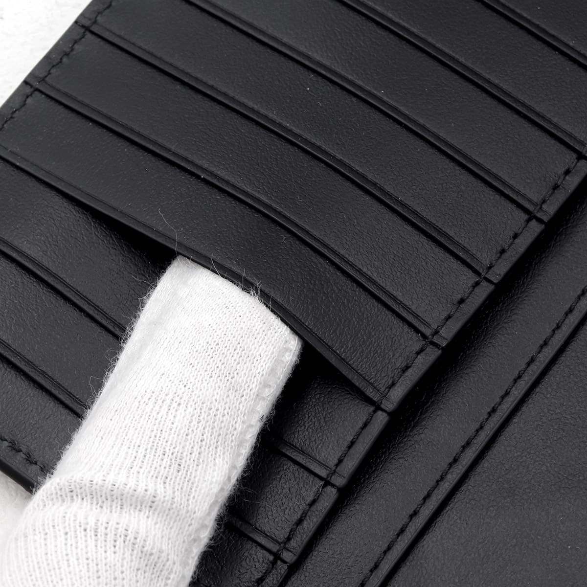 【名入れ可】ボッテガ 財布 ボッテガヴェネタ メンズ 長財布 本革 ブラック 635567 V3US1 8803 BOTTEGA VENETA ボッテガ 財布 二つ折り ブランド ギフトの画像