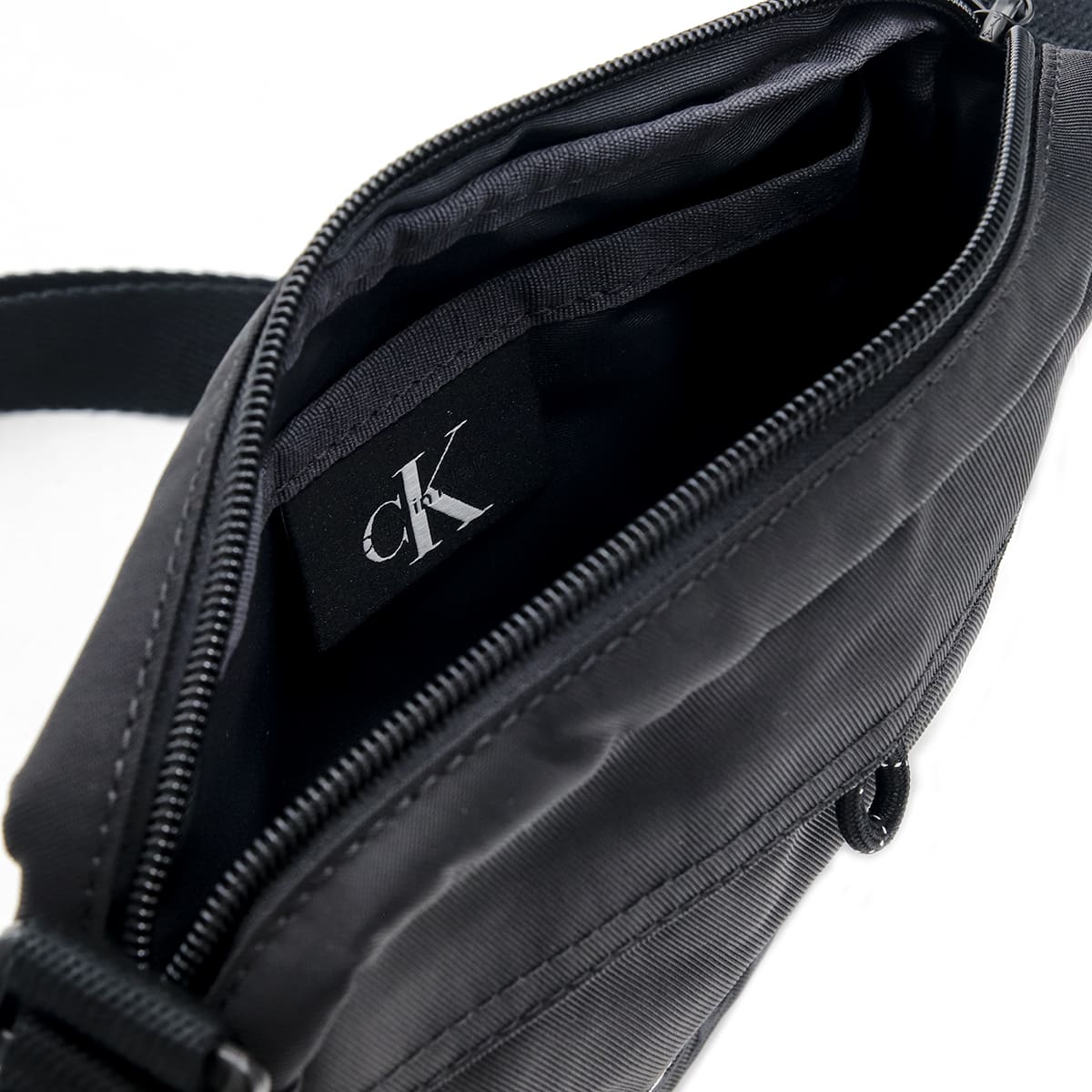 Calvin Klein CK カルバンクライン ショルダーバッグ BOLD CAMERA BAG