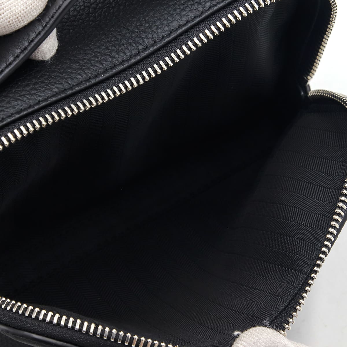 LOEWE クロスボディ カメラバッグ ミニ ソフトグレインカーフ クロスボディ カメラバッグ ミニ（ソフトグレインカーフ