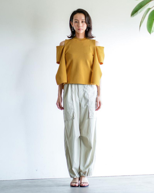 【新品】Lallia Muベージュ ポリエステル シャツ サイズ38 新品】Lallia Muベージュ ポリエステル シャツ サイズ38