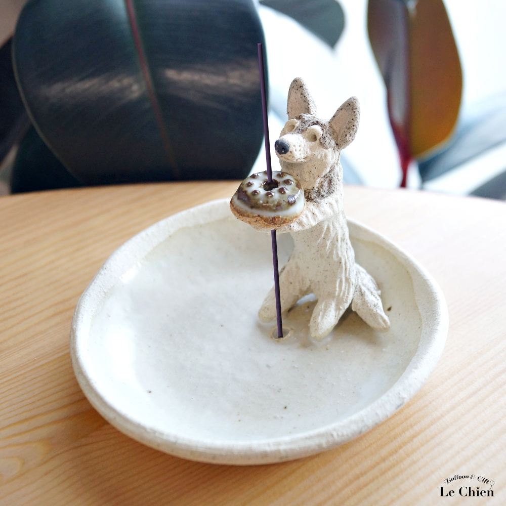 【廃盤・新品未使用】犬のオブジェ 陶器　ニキティキ　ハスキー シベリアンハスキー グッズ 線香立て ペット用仏具 日本製 犬 お悔み