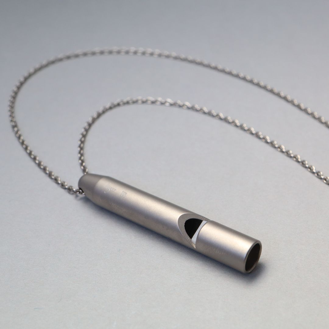 チタン ホイッスル マット加工 TH03SA80 80cm 笛 呼び笛 警笛 ネックレス チェーン 金属アレルギー対応 レジエ レジェ leger | ブランド登録なし | 01