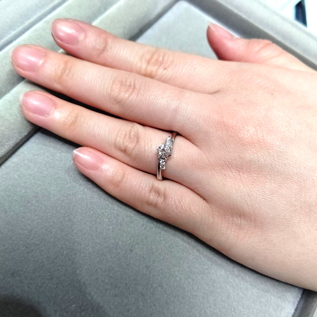 大人気の 婚約指輪 安い プラチナ ダイヤモンド 0.5カラット 鑑定書付