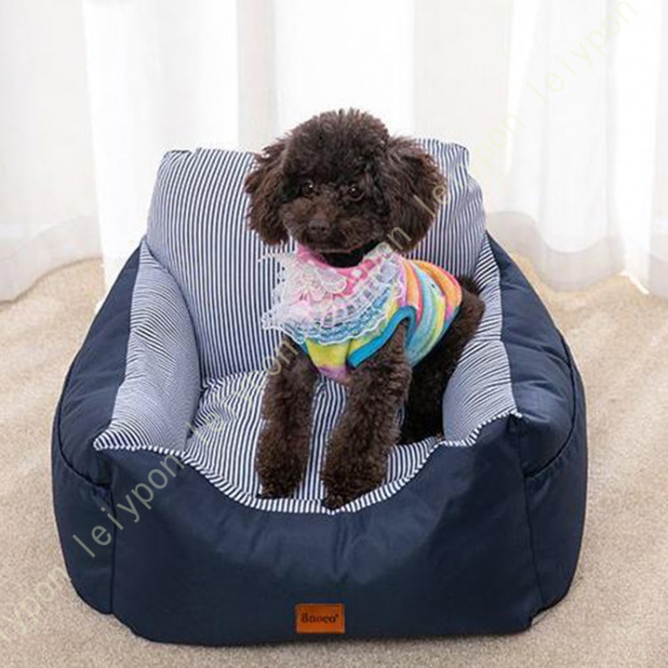 ペット用 ドライブ ボックス 犬 猫用 キャリーバッグ 防水 飛び出し防止リード＆フック付 防水加工でお手入れ簡単 清潔 通気 ボックス 水洗い_1