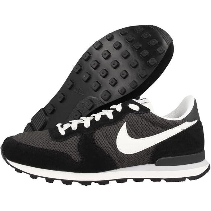 mens nike internationalist black