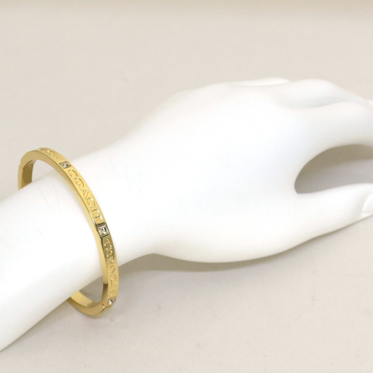 コーチ COACH 23199 Gold (GLD) コーチ パヴェ ヒンジド バングル ブレスレット