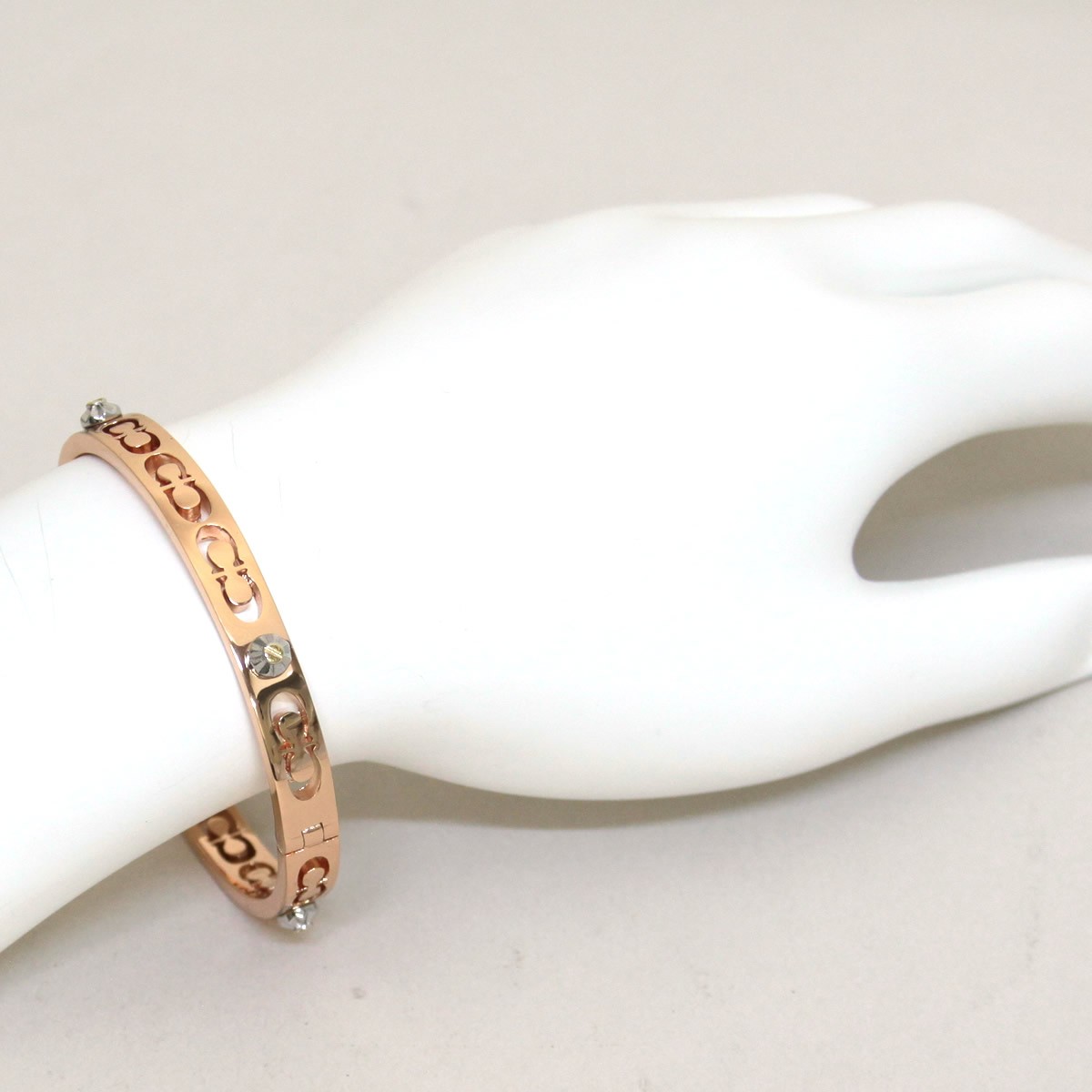 コーチ COACH 58926 Rosegold (RGD) デイジー リベット ピアスド キッシング C ヒンジド バングル ブレスレット