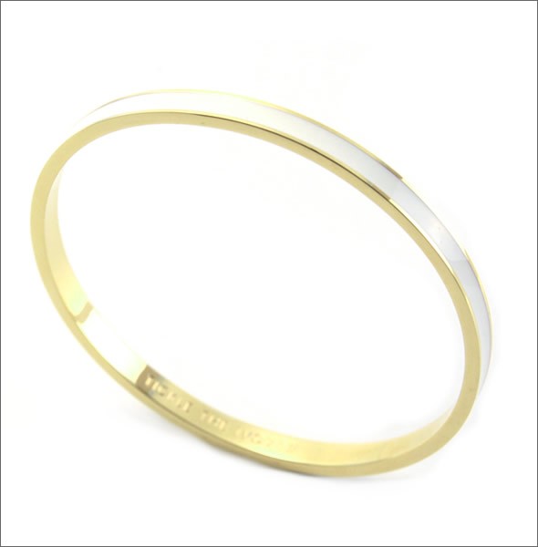 ケイトスペード IDIOM BANGLES Solid 内側にさりげなく刻印された「TICKLE THE IVORIES」のロゴがキュートなエナメル・バングル WBRU2550-142