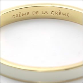 ケイトスペード IDIOM BANGLES Hinged 内側にさりげなく刻印された「CRENE DE LA CREME」のロゴがキュートなエナメル・バングル  WBRU7920-142