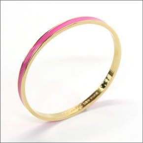 ケイトスペード WBRU4357-952 IDIOM BANGLES Solid 内側にさりげなく刻印された「HOT TO TROT」のロゴがキュートなバングル
