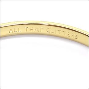ケイトスペード WBRU9701-921 IDIOM BANGLES 内側にさりげなく刻印された「ALL THAT GLITTERS」のロゴがキュートなクリスタル・パヴェ バングル