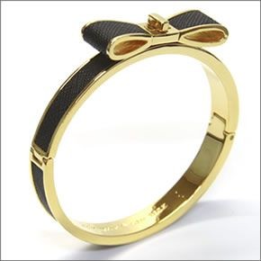 ケイトスペード WBRUA200-001 PERFECTLY PLACED Hinged Leather Bow Bangle 立体的なリボンがキュート♪ メタル×サフィアーノレザー バングル