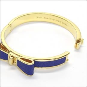 ケイトスペード WBRUA203-489 PERFECTLY PLACED Hinged Leather Bow Bangle 立体的なリボンがキュート♪ メタル×サフィアーノレザー バングル