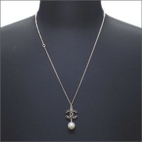 シャネル A61444 DORE/BLANC NACRE/NOIR  ウェーブライン COCO ココマーク CCロゴ パール ペンダント/ネックレス