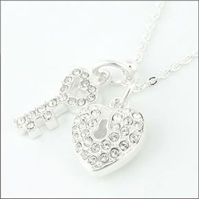 フォリフォリ ≪取り寄せ商品≫ シルバープレーテッド×クリスタル ハート・キーモチーフ ネックレス 3N13F057C