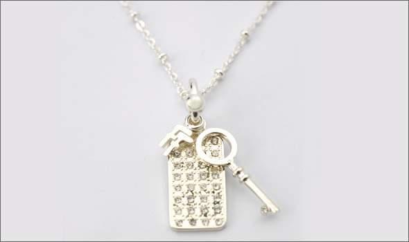 フォリフォリ ≪取り寄せ商品≫ シルバープレーテッド×クリスタル キーモチーフ ネックレス ペンダント 3N1F065C