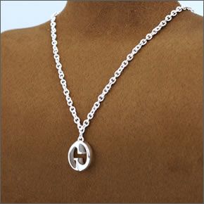 グッチ  ネックレス シルバー 285478-J8400-8106
