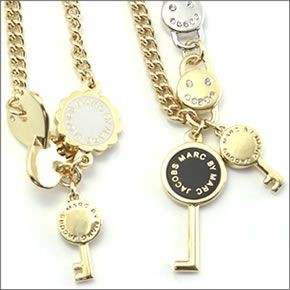 マークバイマークジェイコブス M0005836-002 BLACK MULTI Happy House Medley Necklace スマイル キー ハート スカルップド エナメル ロゴ メドレー ネックレス/ペンダント