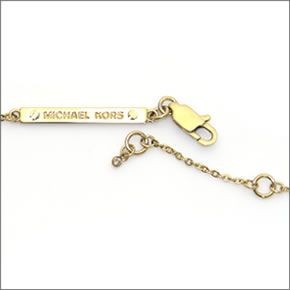 マイケルコース Gold-Tone Logo Disc Pendant Necklace クリスタルストーン ロゴディスク ネックレス/ペンダント  MKJ2654710