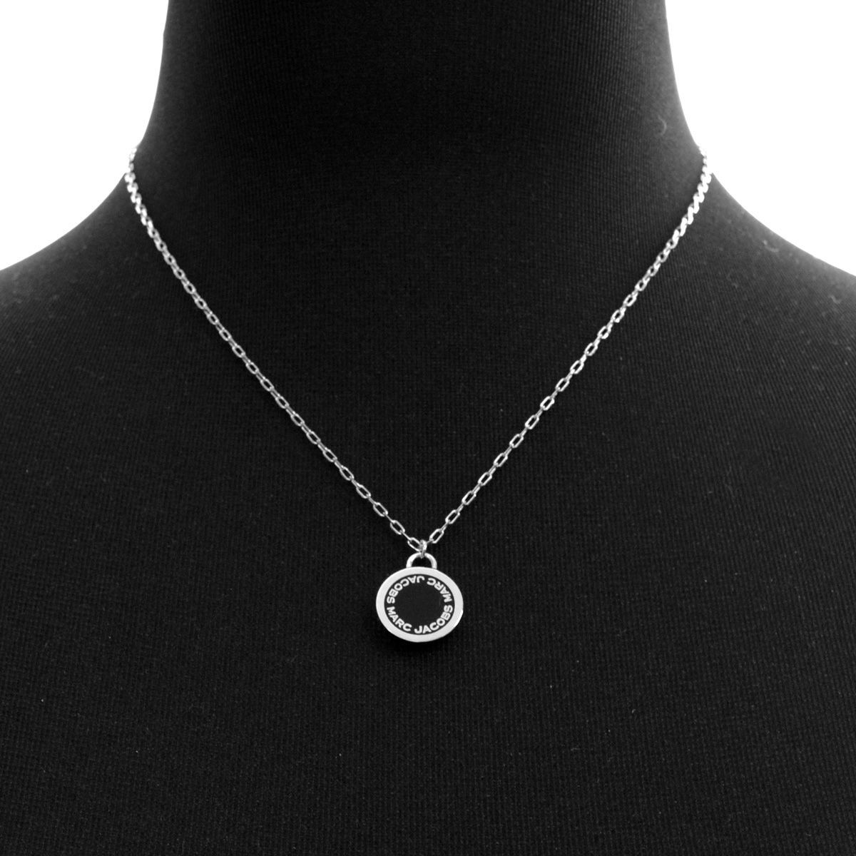 マークジェイコブス MARC JACOBS M0008546-068 Black/Argento ロゴ ディスク エナメル ペンダント/ネックレス Logo Disc Enamel Pendant