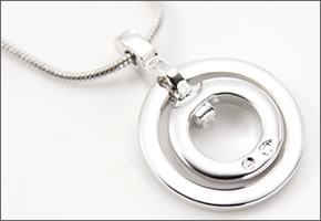 【swarovski】スワロフスキー レディス アクセサリー Circleペンダント 681251