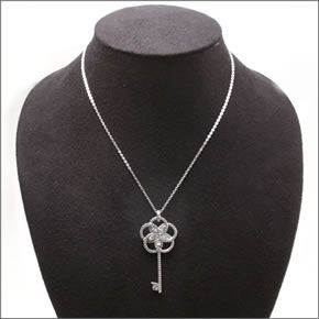 スワロフスキー Balthazar  フラワー・キー モチーフ クリスタル・パヴェ ロング ペンダント ネックレス 5070889