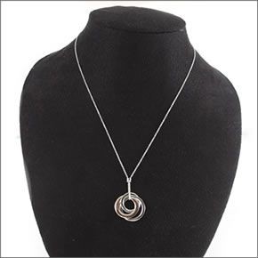 ティファニー  1837 インターロッキング サークル ペンダント スモール SS/RUBEDO 28672411