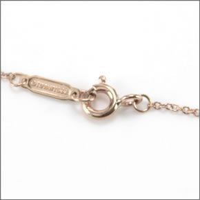 ティファニー  メトロ クロス ペンダント・ネックレス　ミニ ダイヤモンド 16in 18RG 27528716