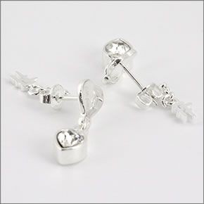 フォリフォリ ≪取り寄せ商品≫ シルバープレーテッド×クリスタル ハート・FFロゴモチーフ ピアス   3E13F030C