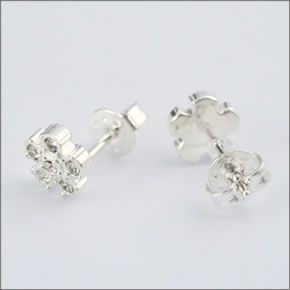 フォリフォリ ≪取り寄せ商品≫ シルバープレーテッド×クリスタル フラワーモチーフ ピアス 3E13F027C