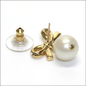 ケイトスペード SKINNY MINI Pearl Drop Earrings リボンモチーフ パールピアス WBRU5153