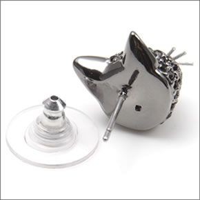 ケイトスペード WBRUA450-008 OUT OF THE BAG studs 猫モチーフ ブルーアイズ キャット ブラックパヴェ・クリスタル ピアス