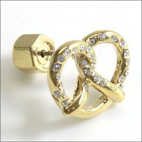 マークバイマークジェイコブス Salty Pretzel Studs  ソルト・プレッツェルモチーフ ラインストーン　ピアス M0004214-711　80096 ORO