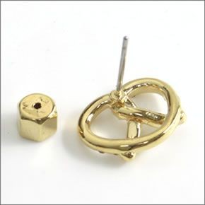 マークバイマークジェイコブス Salty Pretzel Studs  ソルト・プレッツェルモチーフ ラインストーン　ピアス M0004214-711　80096 ORO