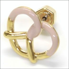 マークバイマークジェイコブス Sweet Pretzel  Studs スイート・プレッツェルモチーフ　ピアス M0004279-650　NUDE