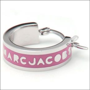 マークバイマークジェイコブス M0003556-679 BRIGHT ROSE Classic Marc Huggie Hopps クラシックマーク ハギー フープス エナメル ロゴ ピアス