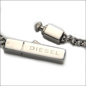 ディーゼル  アクセサリー  ブレイブマン  チャーム ネックレス ペンダント ブラック シルバー DX0506040