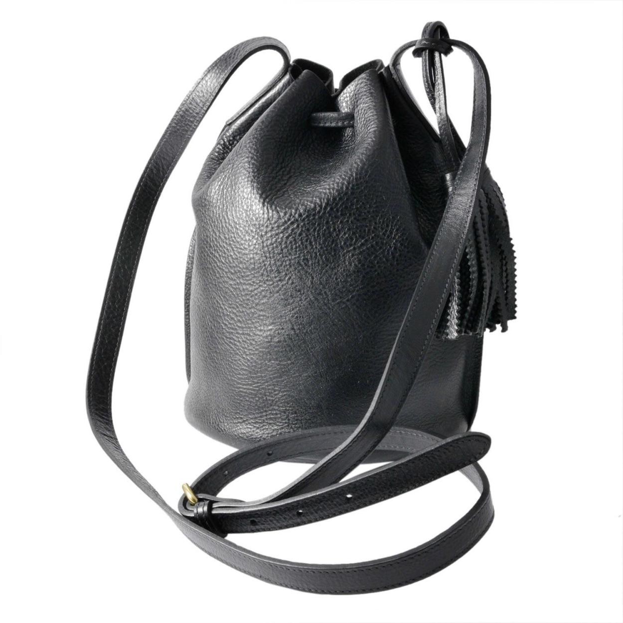 イルビゾンテ IL BISONTE A2601 P 153 Nero タッセルチャーム付 ショルダーバッグ 巾着ポシェット BUCKET