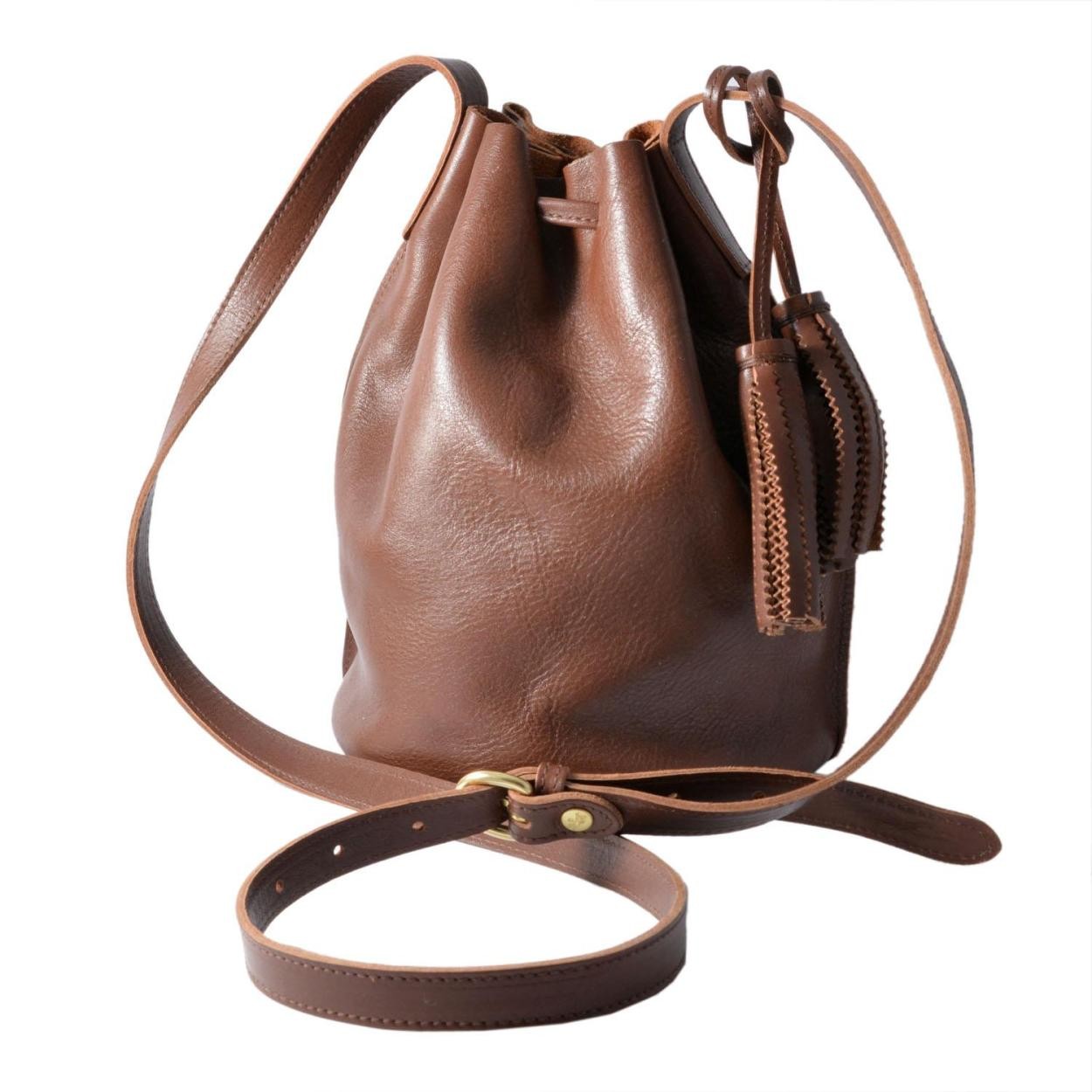 イルビゾンテ IL BISONTE A2601 P 846 Marrone タッセルチャーム付 ショルダーバッグ 巾着ポシェット BUCKET