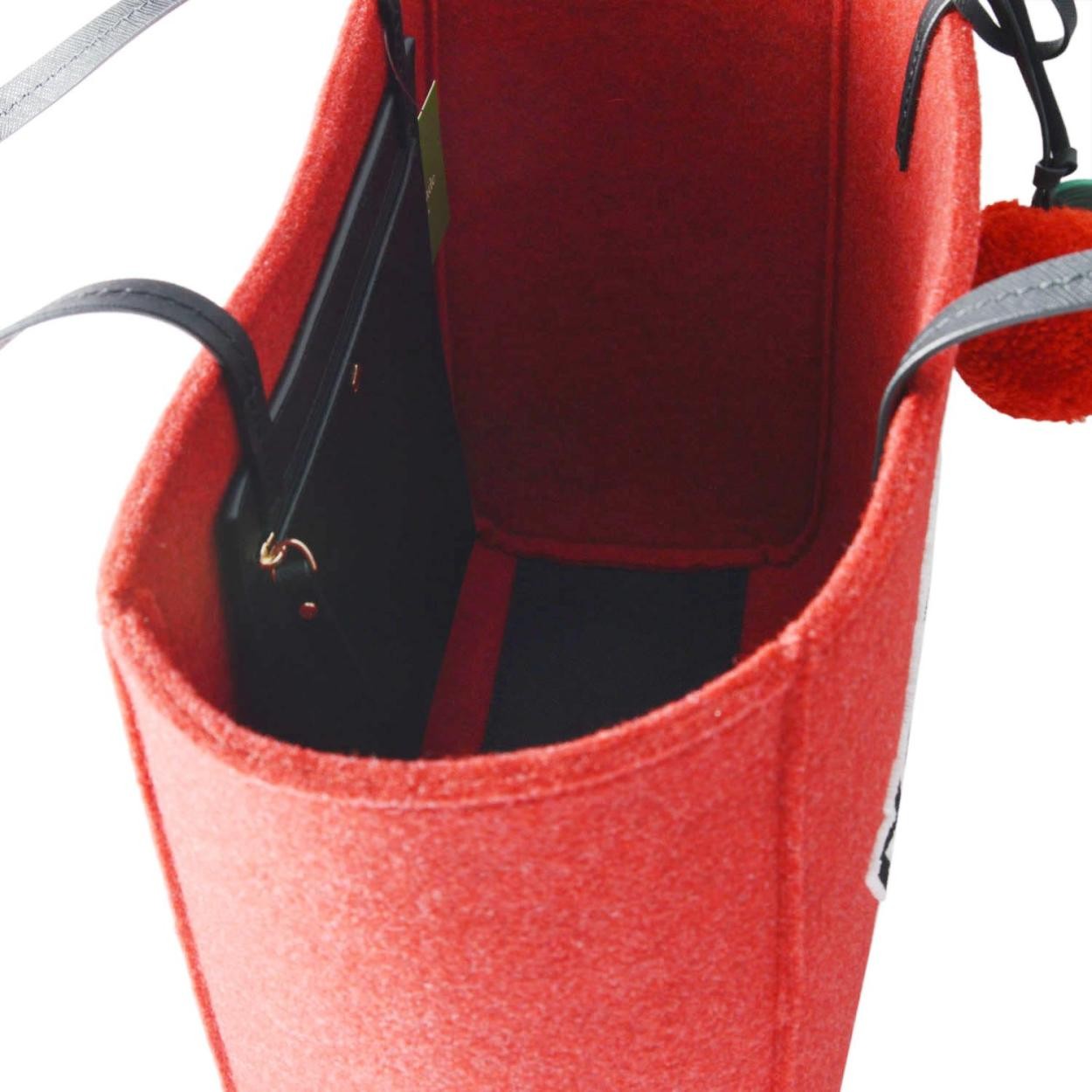 ケイトスペード Kate Spade PXRU8115 631 アップルチャーム付 フェルト ショルダー・トートバッグ （A４サイズ対応） NOUVEAU YORK hallie