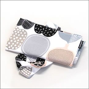 マリメッコ KOMPOTTI BAG コンポッティ フルーツモチーフ ファブリック トートバッグ  エコバッグ 065751 180 white/beige/grey