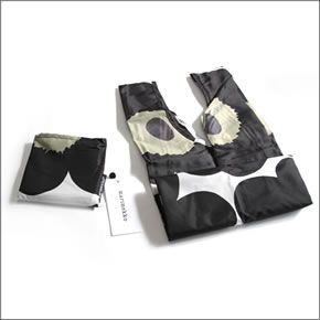 マリメッコ PIENI UNIKKO SMARTBAG  ウニッコ柄 収納ポーチ付 ショッピングトートバッグ エコバッグ 使わない時はコンパクトにたためて便利♪　 040470 030  white/black/olive