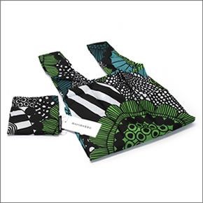 マリメッコ SIIRTOLAPUUTARHA SMARTBAG  シィールトラプータルハ 菜園モチーフ  収納ポーチ付 ショッピングトートバッグ エコバッグ 使わない時はコンパクトにたためて便利♪ 041404 160 white/green/black